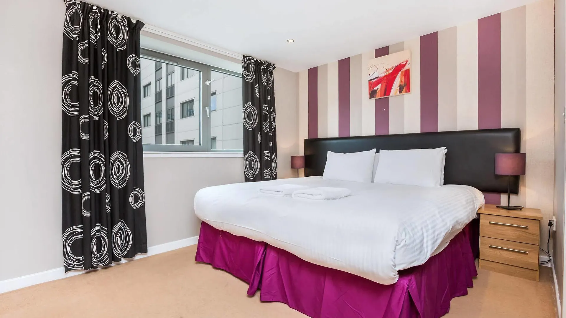 Hot-El-Apartments Edinburgh Waterfront location